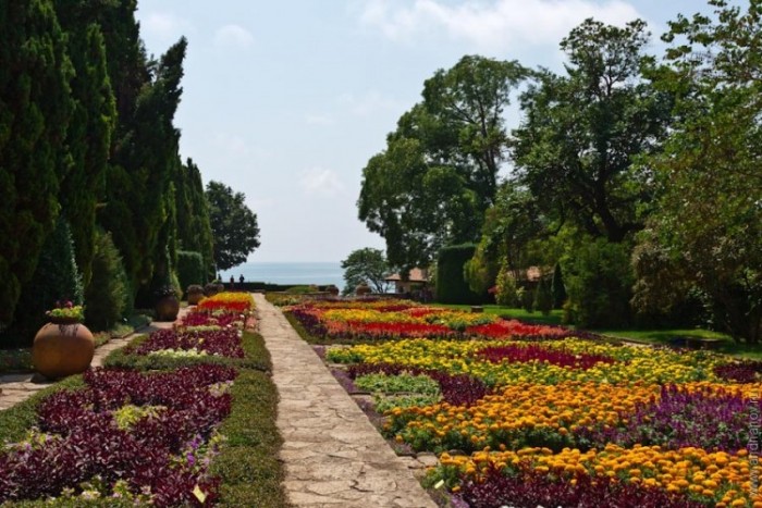 dvorets korolevyi marii i botanicheskiy sad 750x500 20a9a